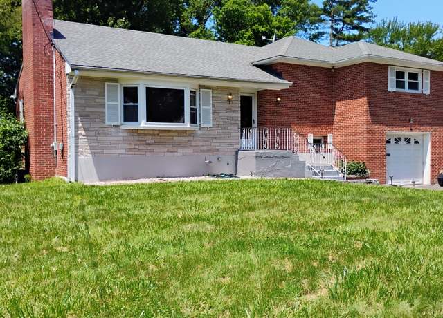 Property at 3 Rye Ridge Pkwy, West Hartford, CT 06117, 3 beds, 2.5 baths