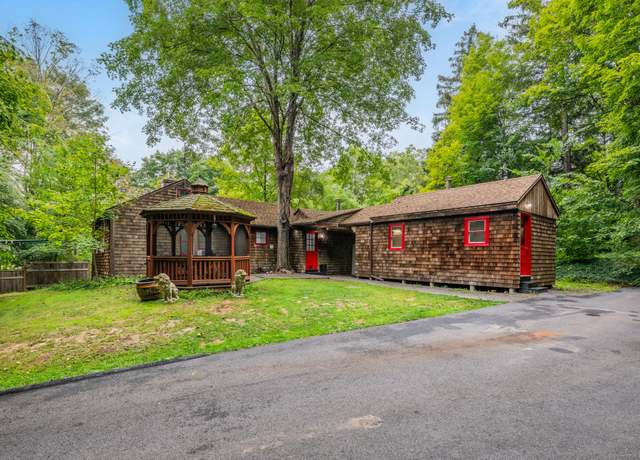 Property at 27 Scratchville Rd, Woodbury, CT 06798, 2 beds, 1 bath