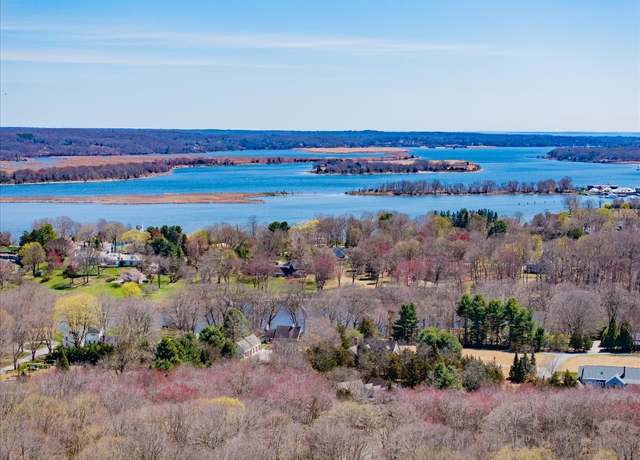 Property at 20 Navy Ln, Essex, CT 06426, 3 beds, 2.5 baths