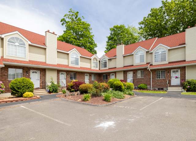 Property at 78 Pierpont Rd Apt 5, Waterbury, CT 06705, 2 beds, 1.5 baths