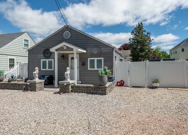 Property at 12 Bellaire Dr, Old Saybrook, CT 06475, 3 beds, 1 bath