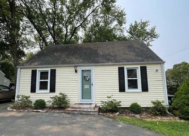 Property at 40 Oronoque Rd, Milford, CT 06461, 3 beds, 1 bath