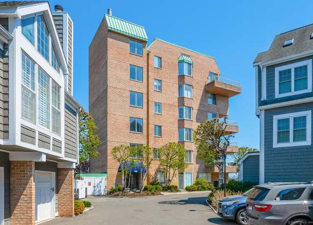 Property at 88 Southfield Ave #302, Stamford, CT 06902, 2 beds, 2 baths