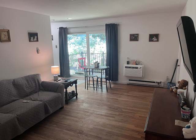 Property at 1622 Farmington Ave Apt 4, Farmington, CT 06085, 1 bed, 1 bath