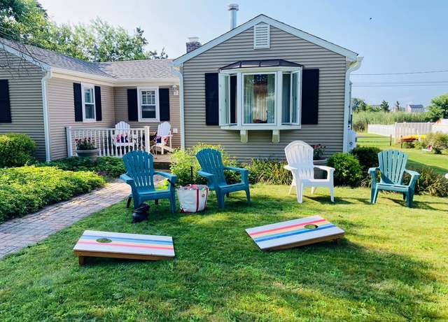 Property at 28 Hammock Pkwy, Clinton, CT 06413, 2 beds, 1 bath