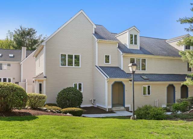 Property at 67 Ridgewood Ct #67, Shelton, CT 06484, 2 beds, 2.5 baths