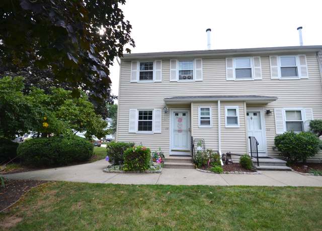 Property at 131 E Gate Ln #131, Hamden, CT 06514, 2 beds, 1.5 baths