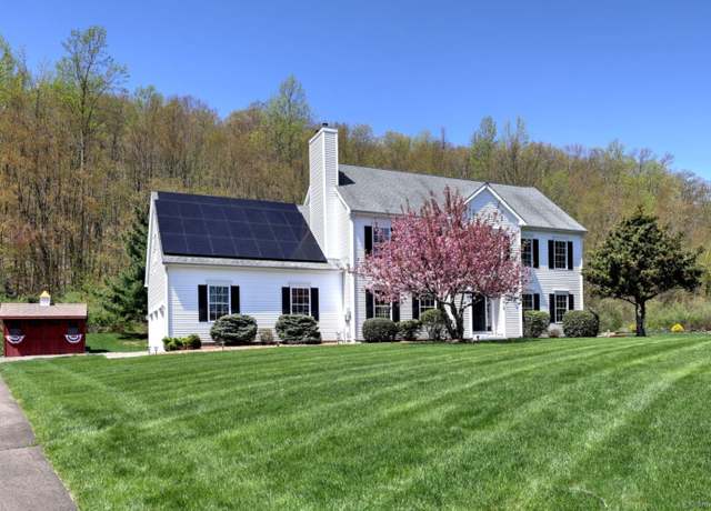 Property at 18 Nature Trl, Hamden, CT 06518, 4 beds, 2.5 baths