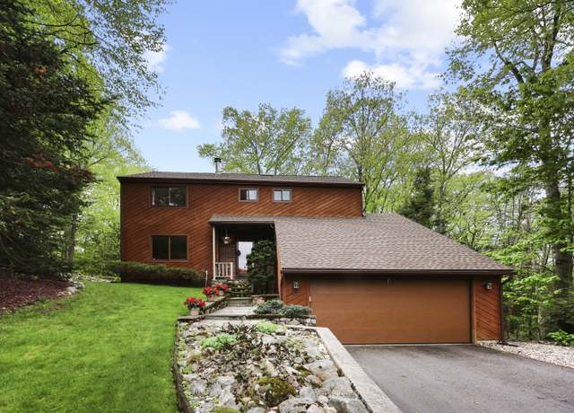 Property at 11 Wintergreen Ln, Avon, CT 06001, 4 beds, 2.5 baths