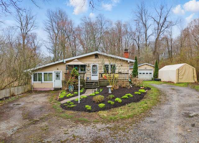Property at 15 Egypt Ln, Clinton, CT 06413, 3 beds, 1.5 baths