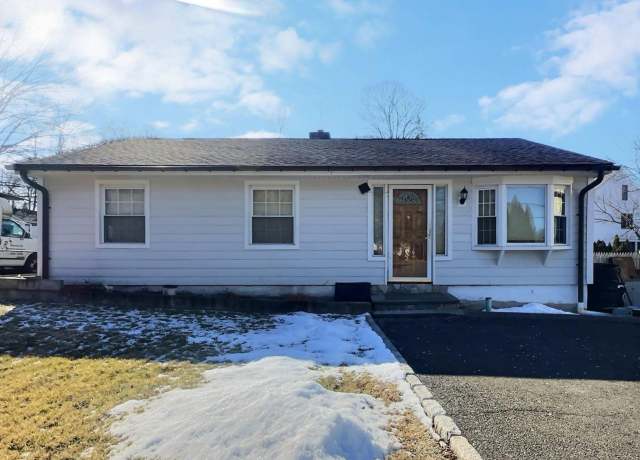 Property at 56 Bradley Pl, Stamford, CT 06905, 3 beds, 1 bath