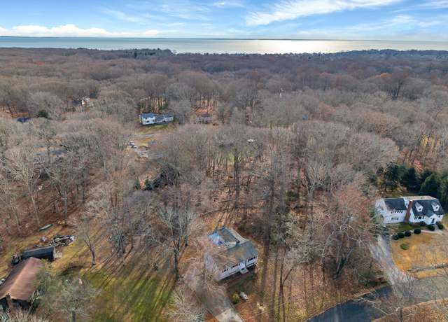 Property at 13 Victoria Ln, Old Lyme, CT 06371, 4 beds, 2 baths