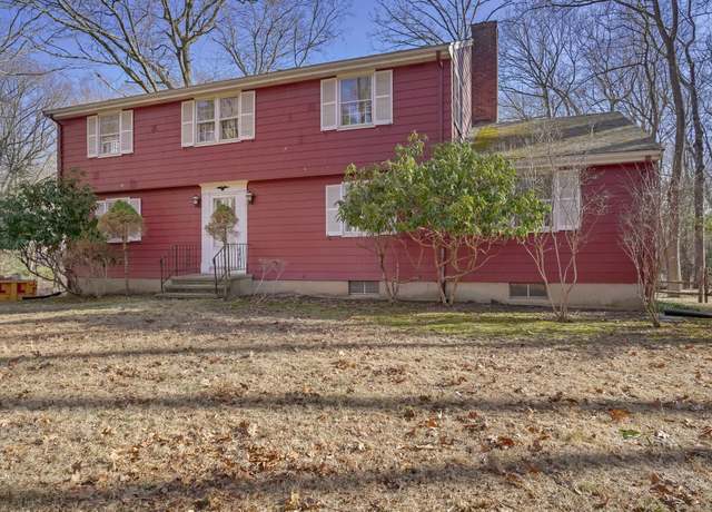 Property at 92 Maple Vale Dr, Woodbridge, CT 06525, 4 beds, 2.5 baths