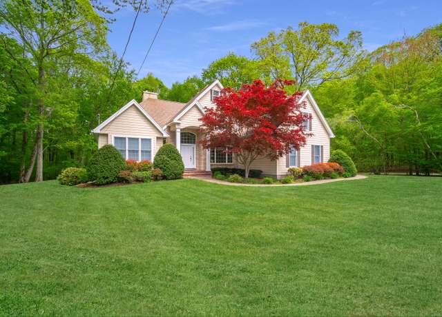 Property at 42 N Woods Rd, Hamden, CT 06518, 3 beds, 2.5 baths