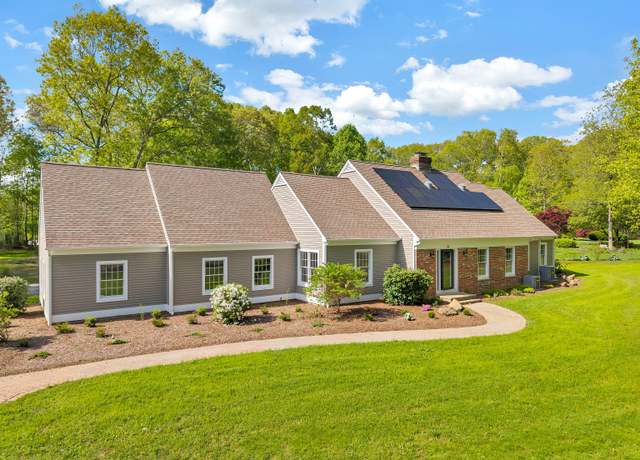 Property at 34 Willow Ln, East Lyme, CT 06333, 4 beds, 3.5 baths