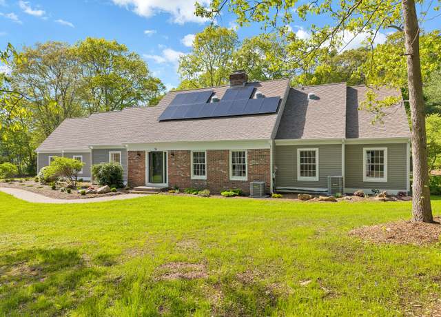 Property at 34 Willow Ln, East Lyme, CT 06333, 4 beds, 3.5 baths
