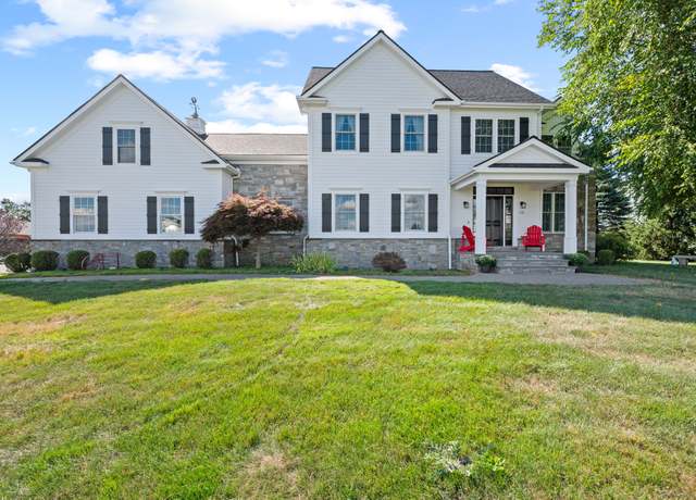 Property at 130 Bayview Cir, Watertown, CT 06795, 4 beds, 2.5 baths