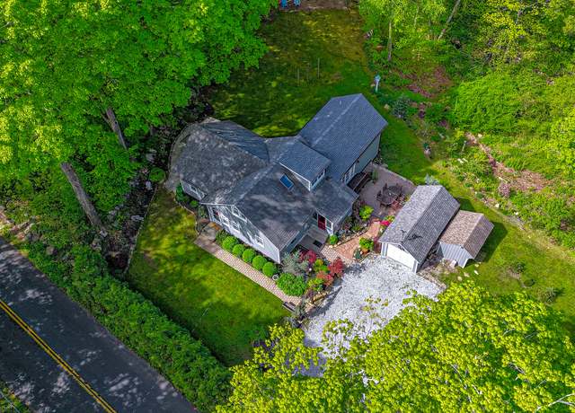 Property at 471 Newtown Tpke, Redding, CT 06896, 3 beds, 2.5 baths