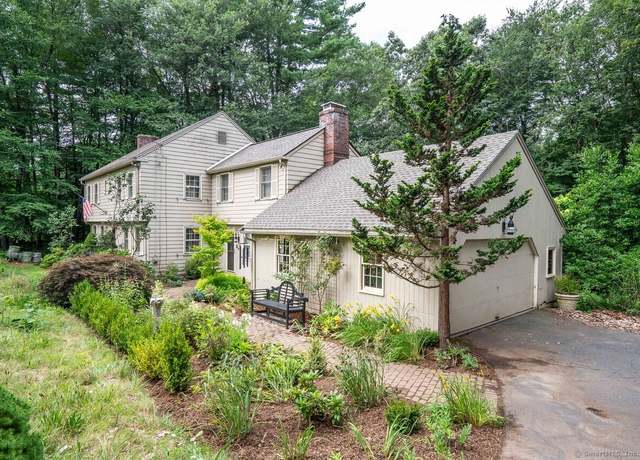 Property at 241 Duncaster Rd, Bloomfield, CT 06002, 4 beds, 2.5 baths
