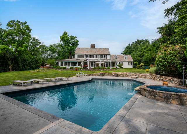 Property at 77 Eastfield Rd, Waterbury, CT 06708, 4 beds, 4.5 baths
