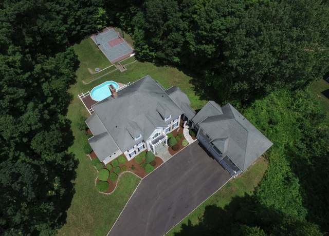 Property at 4 Hampton Ct, Farmington, CT 06032, 7 beds, 7 baths