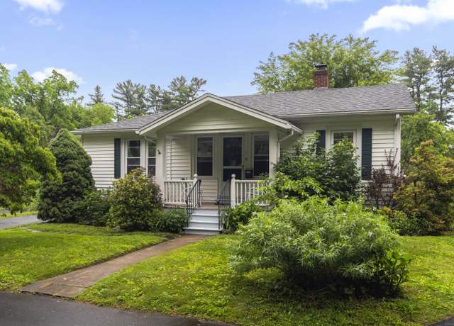 Property at 9 Carrington Ln, Farmington, CT 06032, 3 beds, 2 baths