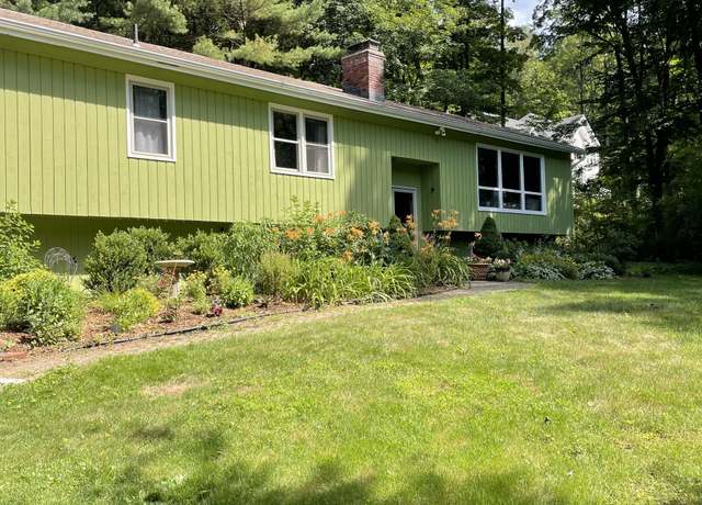 Property at 9 Meadowcrest Cir, Woodbridge, CT 06525, 4 beds, 3 baths