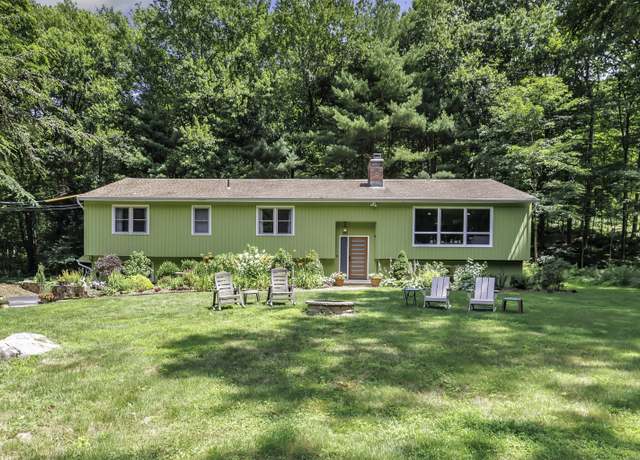Property at 9 Meadowcrest Cir, Woodbridge, CT 06525, 4 beds, 3 baths