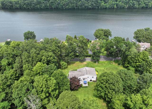 Property at 21 Lillinonah Dr, Brookfield, CT 06804, 5 beds, 2.5 baths