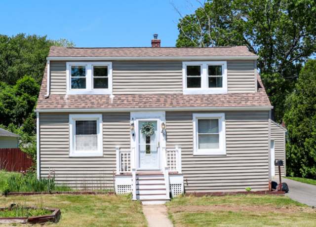 Property at 46 Country Club Rd, Groton, CT 06340, 2 beds, 1.5 baths