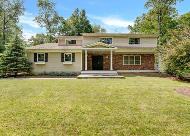 Property at 19 Maplecrest Dr, Danbury, CT 06811, 4 beds, 2.5 baths