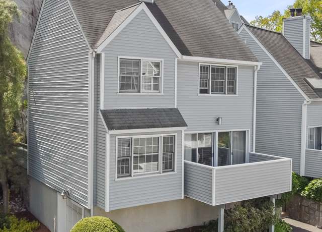 Property at 37 Wilton Crst, Wilton, CT 06897, 2 beds, 2.5 baths