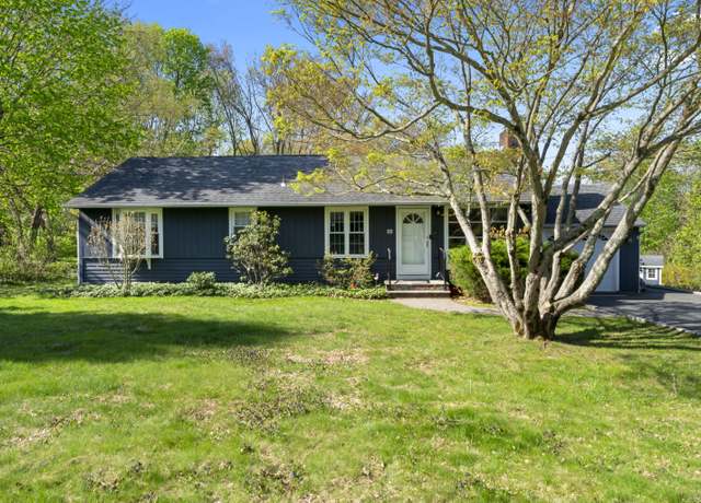 Property at 11 Knollwood Dr, Newtown, CT 06470, 3 beds, 1.5 baths