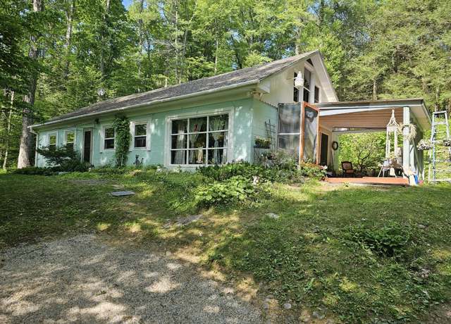 Property at 28 Oak Dr, Woodstock, CT 06282, 2 beds, 1 bath
