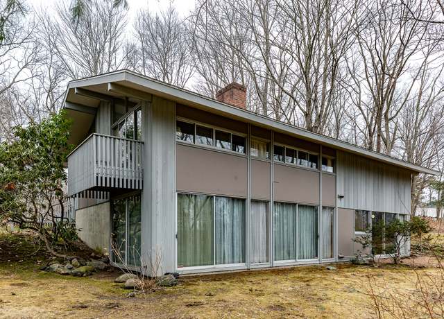 Property at 55 Westwood Dr, Middlebury, CT 06762, 4 beds, 2.5 baths