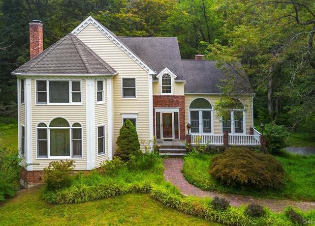 Property at 5 Hidden Brook Dr, Brookfield, CT 06804, 4 beds, 2.5 baths