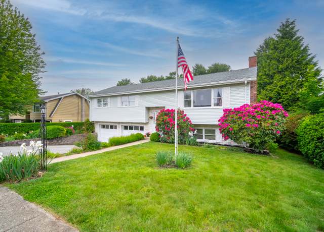 Property at 133 Capstan Ave, Groton, CT 06355, 3 beds, 2 baths