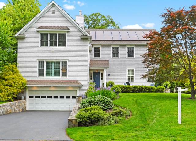 Property at 44 Larkspur Rd, Fairfield, CT 06824, 4 beds, 3.5 baths