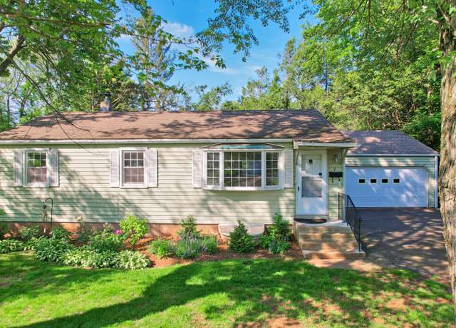 Property at 7 Pickett Ln, Farmington, CT 06085, 4 beds, 2 baths