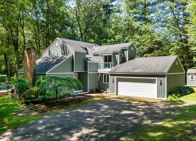 Property at 25 Tall Wood Holw, Avon, CT 06001, 3 beds, 2.5 baths