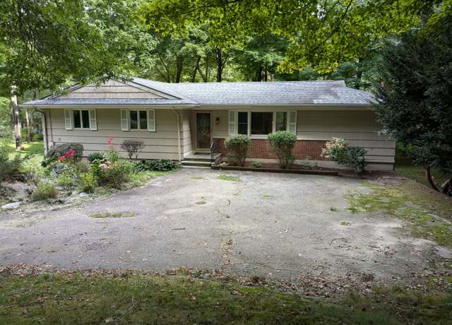Property at 15 Park Ln, Woodbridge, CT 06525, 3 beds, 2 baths
