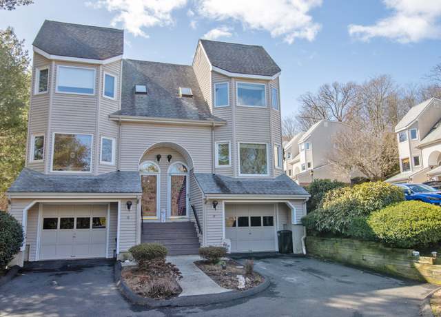 Property at 17 Lakeview Dr #17, Branford, CT 06405, 2 beds, 1.5 baths
