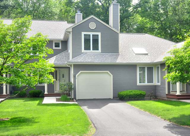 Property at 202 Castlewood Dr #202, Bloomfield, CT 06002, 2 beds, 2.5 baths