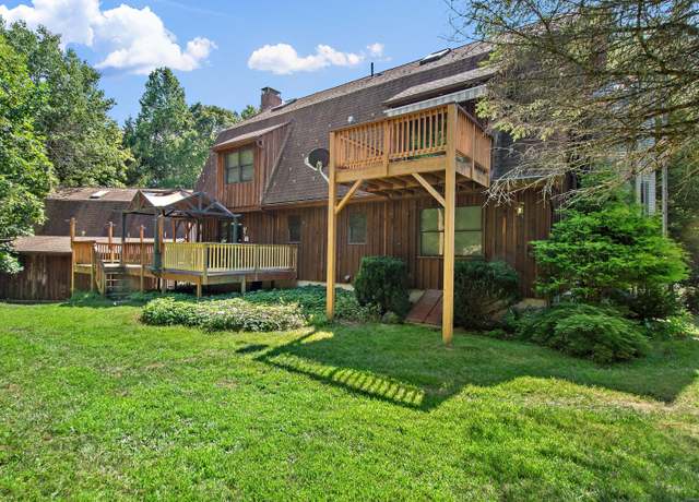 Property at 68 Roode Rd, Plainfield, CT 06374, 5 beds, 4.5 baths