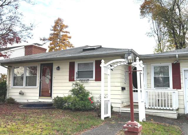 Property at 21 Orchard Ln, Waterbury, CT 06705, 1 bed, 1 bath