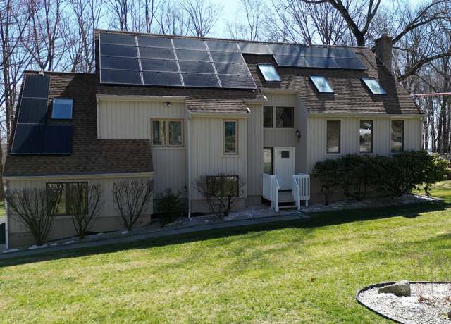 Property at 955 Dunbar Hill Rd, Hamden, CT 06514, 3 beds, 2.5 baths