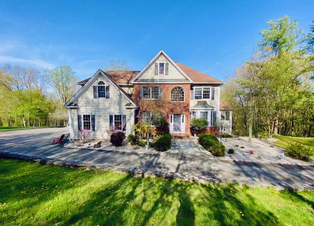 Property at 13 Society Hill Rd, Danbury, CT 06811, 4 beds, 3.5 baths
