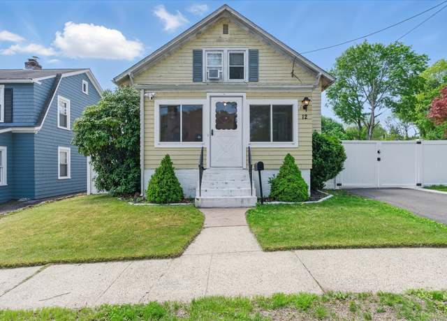Property at 12 Woodland Ave, Hamden, CT 06514, 3 beds, 2 baths