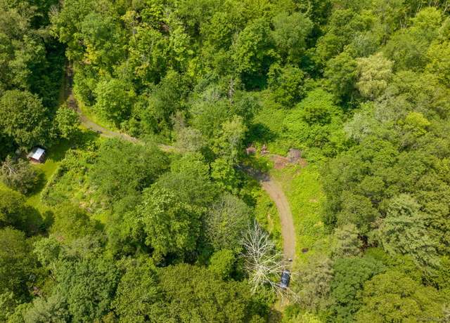 Property at 600 Edgewood Rd, Berlin, CT 06037