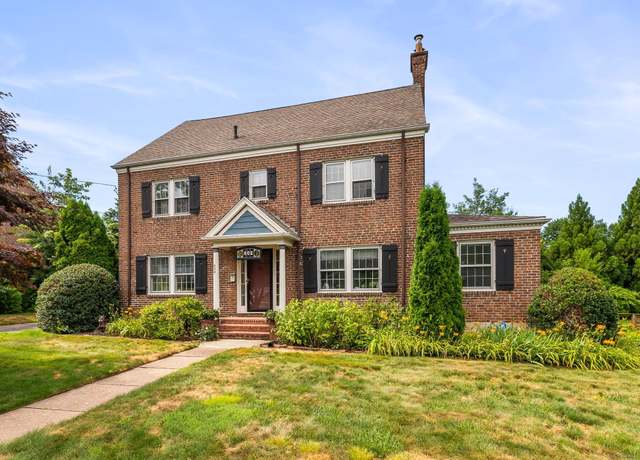 Property at 602 Park Rd, West Hartford, CT 06107, 4 beds, 2.5 baths
